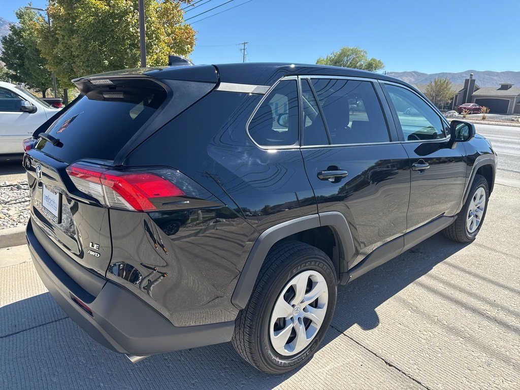 2024 Toyota RAV4 LE photo 3