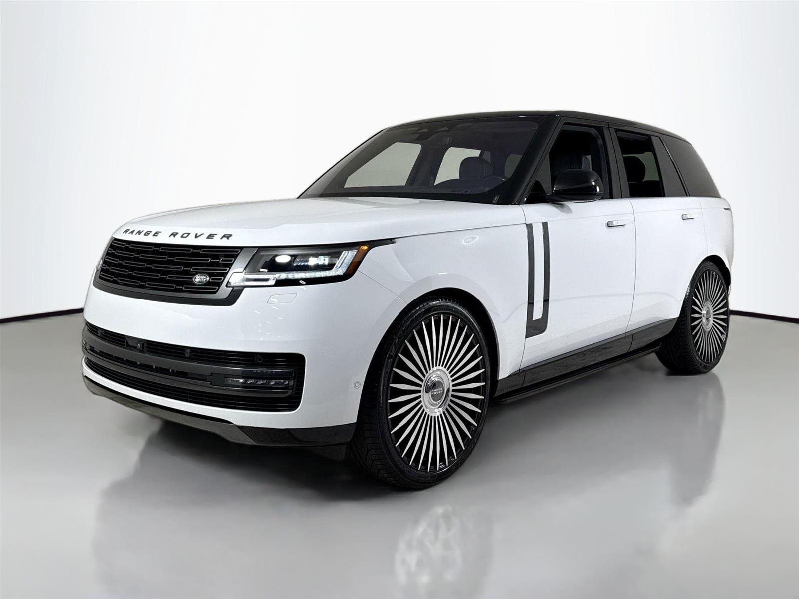 2023 Land Rover Range Rover SE photo 40