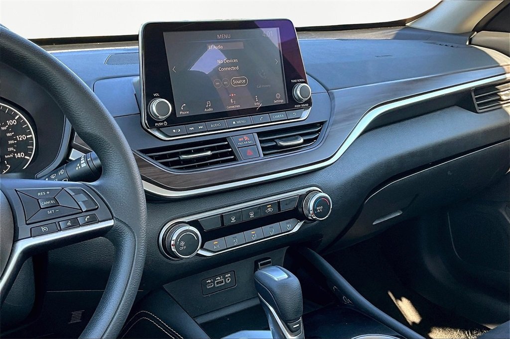 2023 Nissan Altima 2.5 SV photo 3