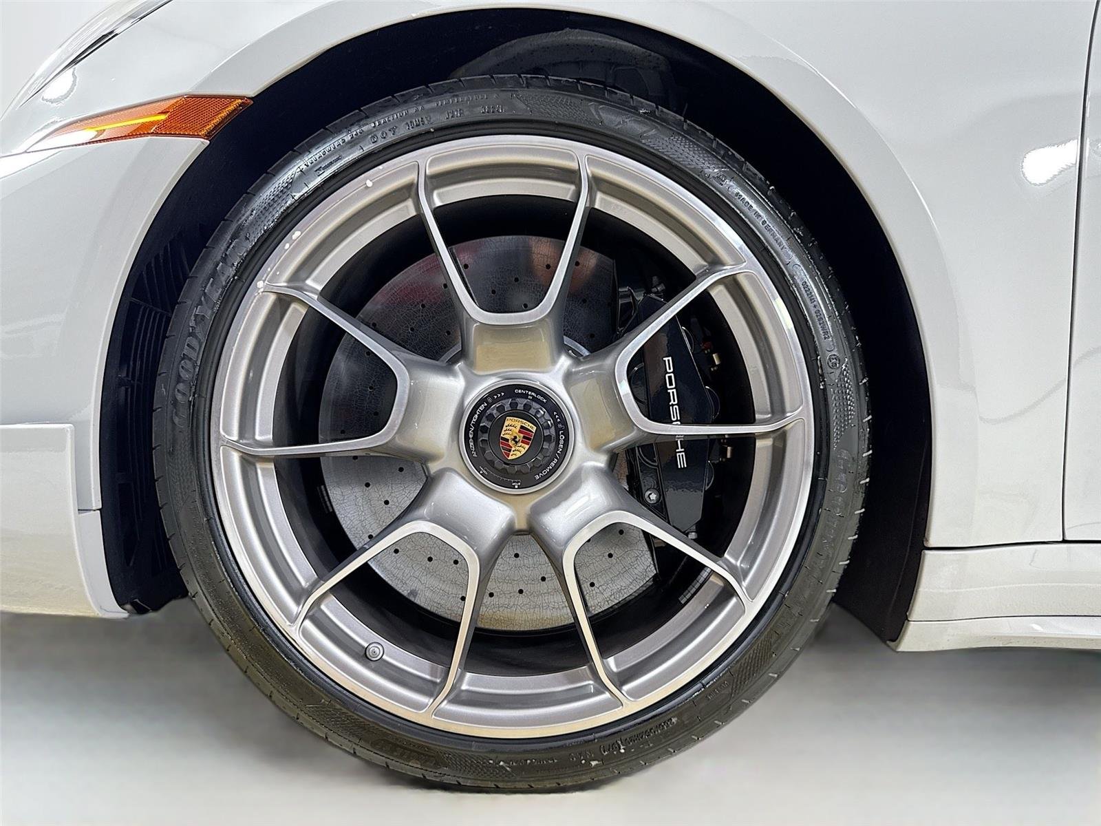 2025 Porsche 911 Turbo S photo 32