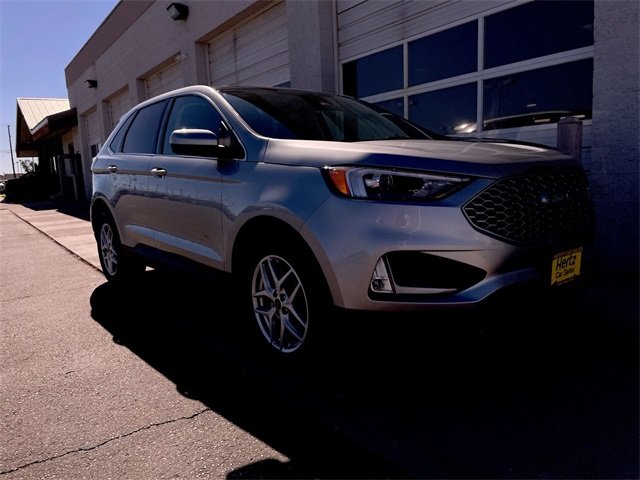 2024 Ford Edge SEL photo 2
