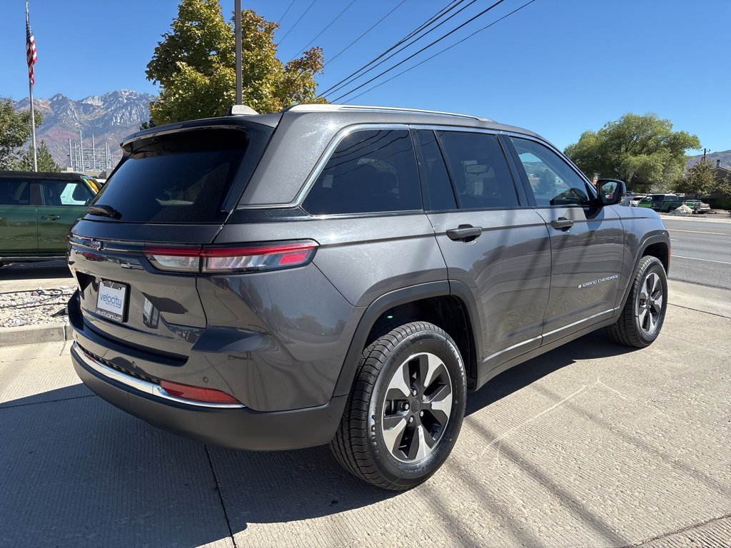 2023 Jeep Cherokee 4xe photo 3
