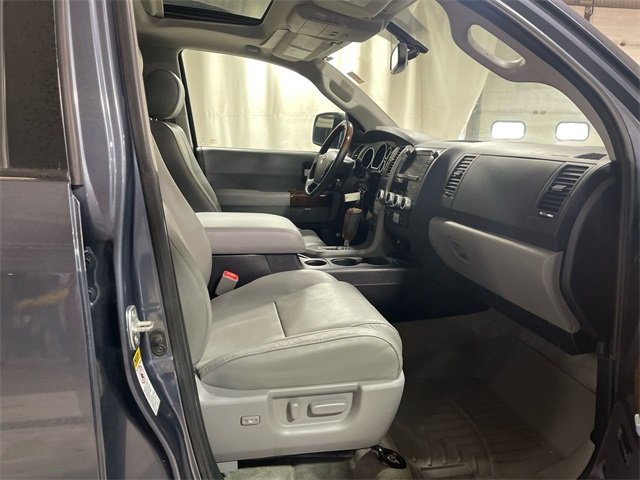 2010 Toyota Sequoia Platinum photo 24