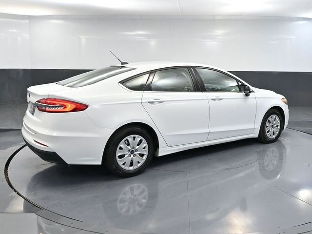 2019 Ford Fusion S photo 3