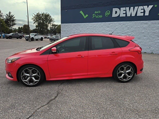 2017 Ford Focus ST photo 2