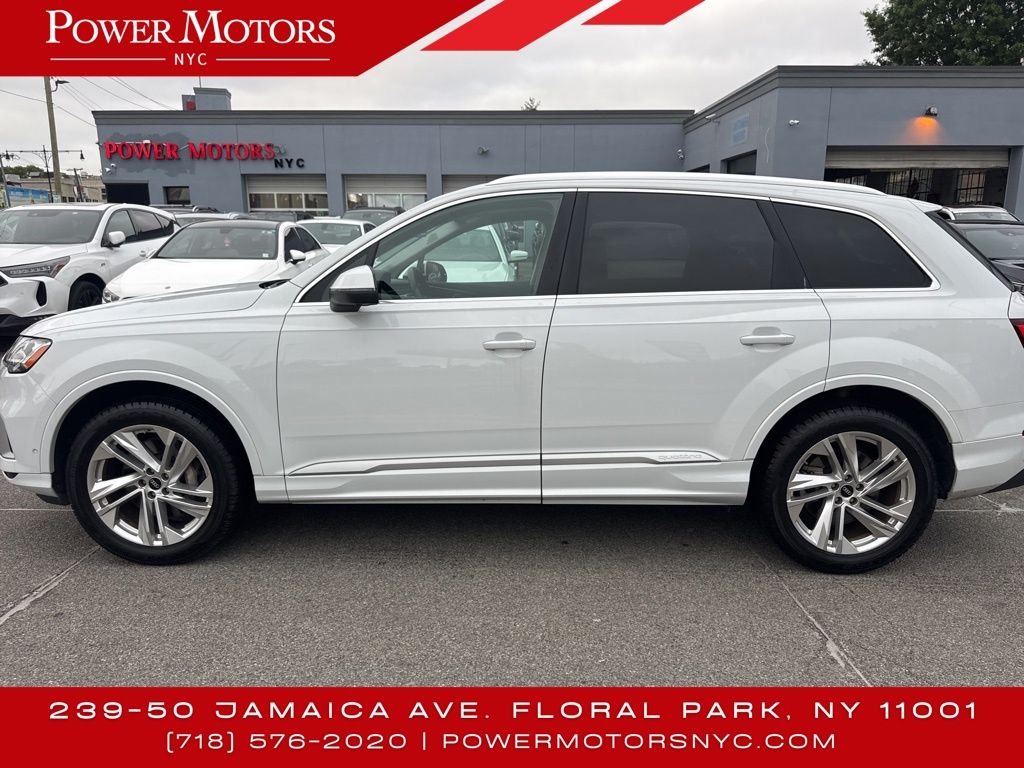 2023 Audi Q7 55 Premium Plus photo 2