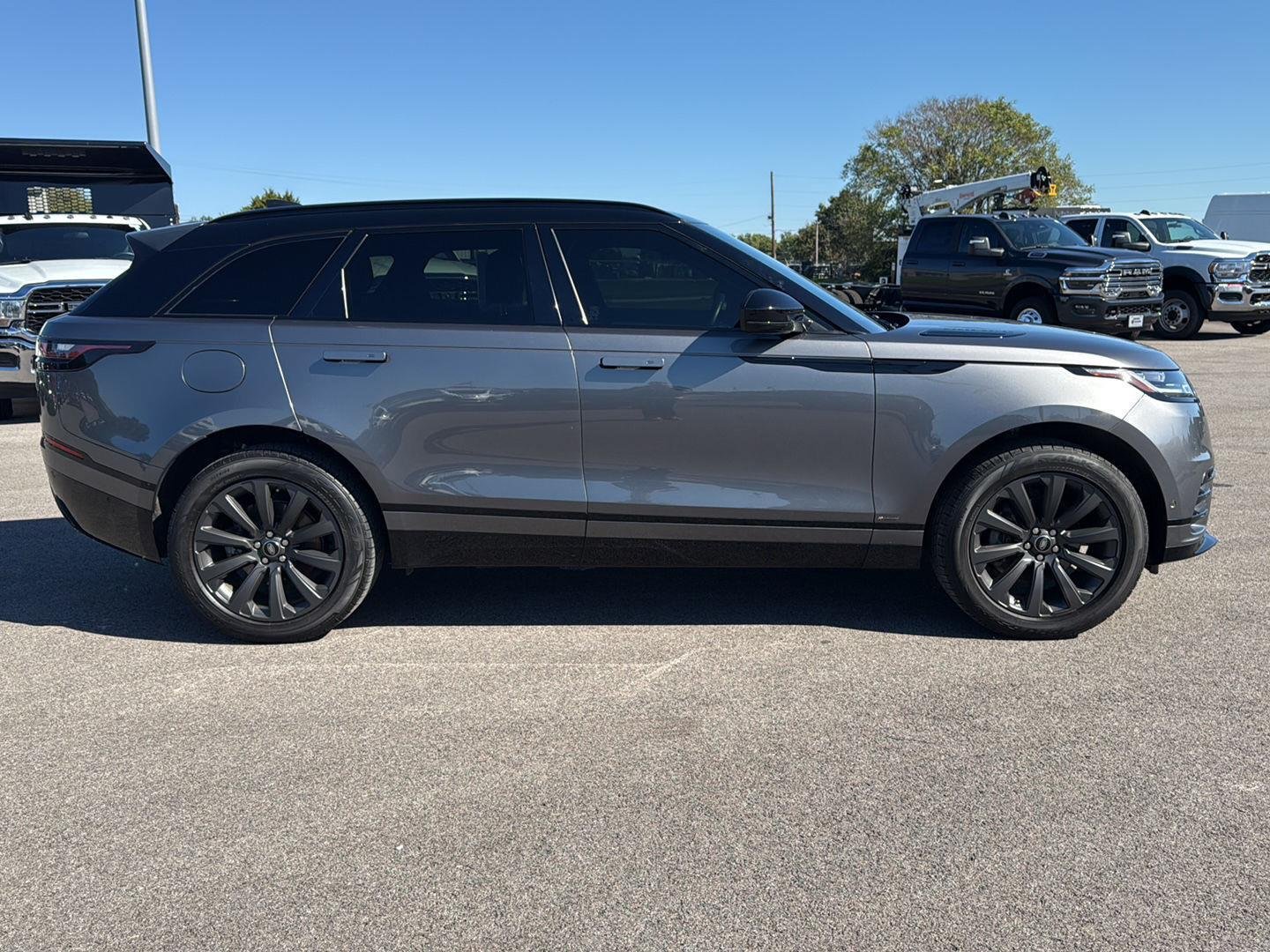 2018 Land Rover Range Rover Velar R-Dynamic SE photo 3