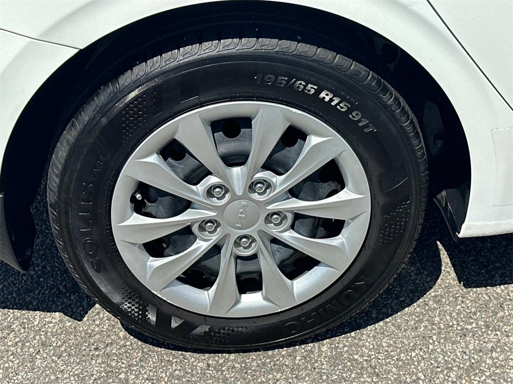 2024 Kia Forte LX photo 10