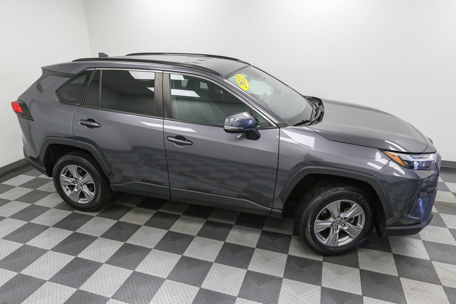 2022 Toyota RAV4 XLE photo 5