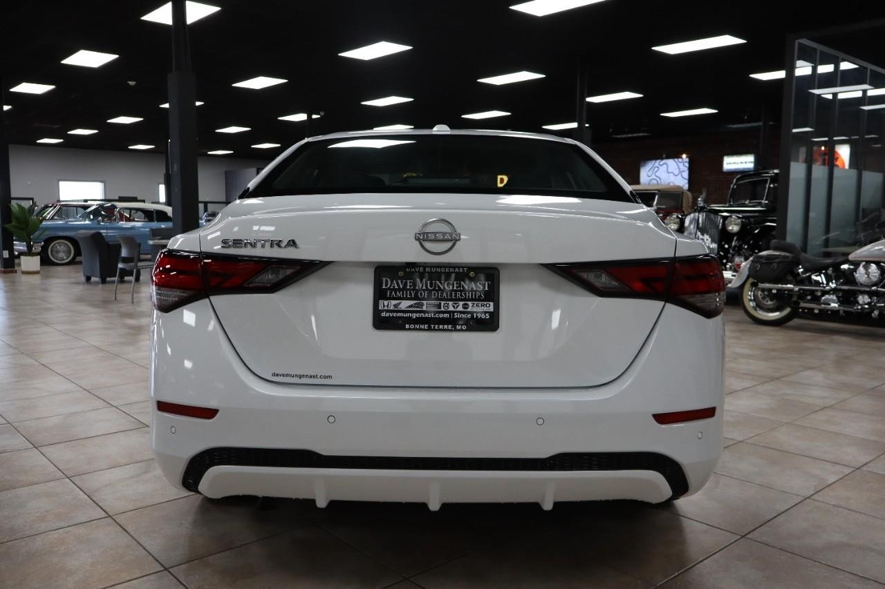 2025 Nissan Sentra SV photo 3
