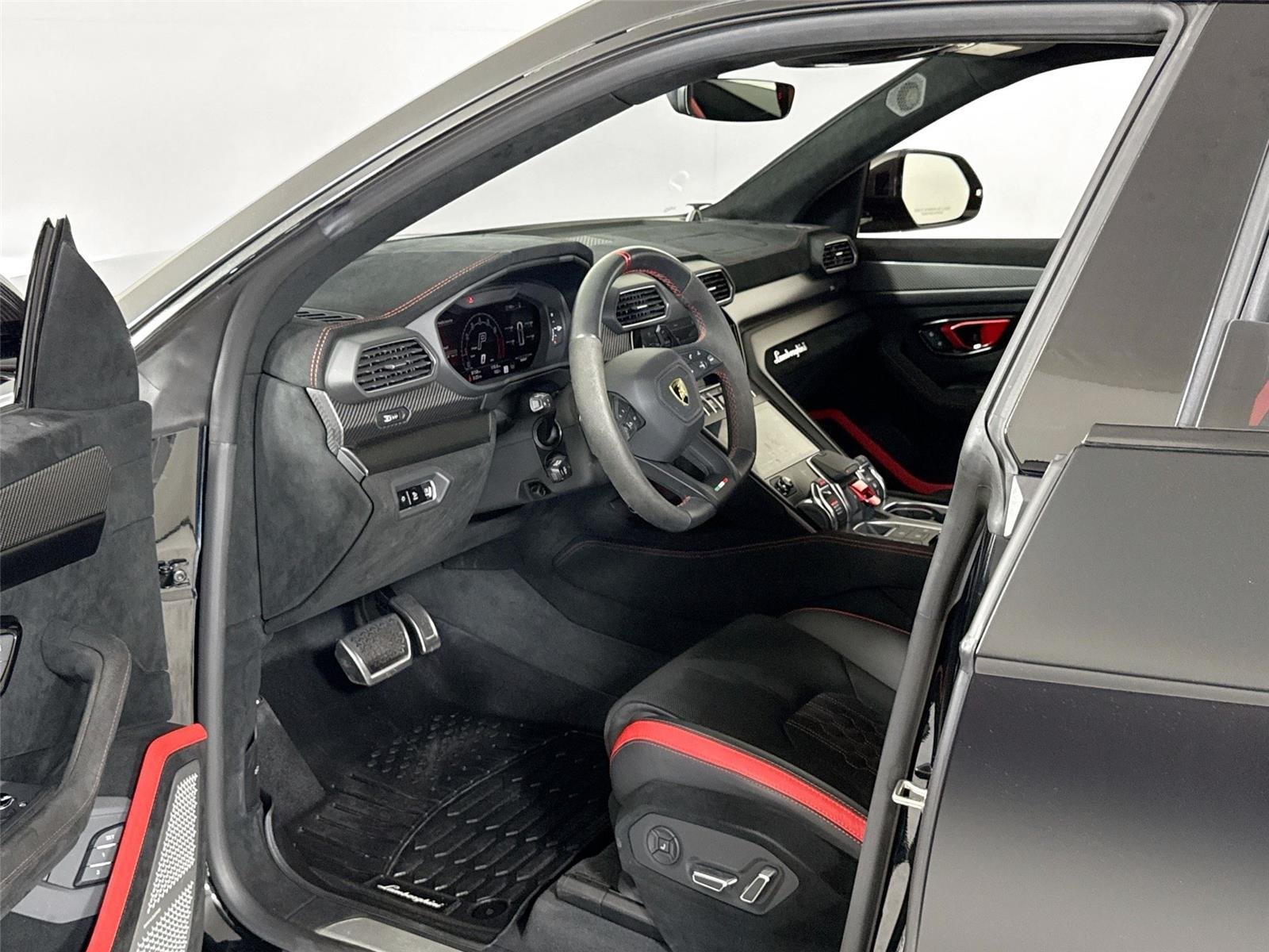 2023 Lamborghini Urus Performante photo 11