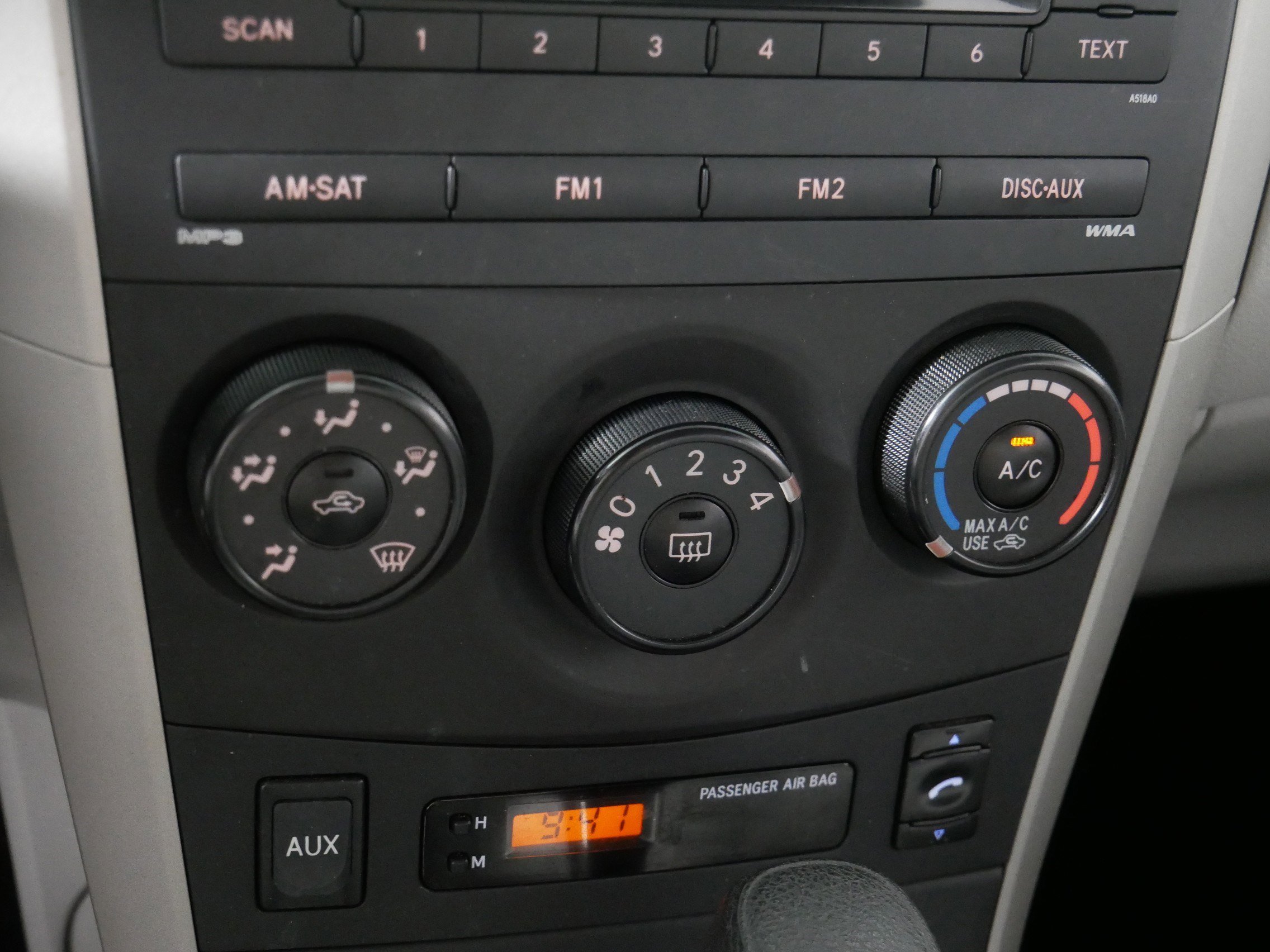 2010 Toyota Corolla LE photo 20