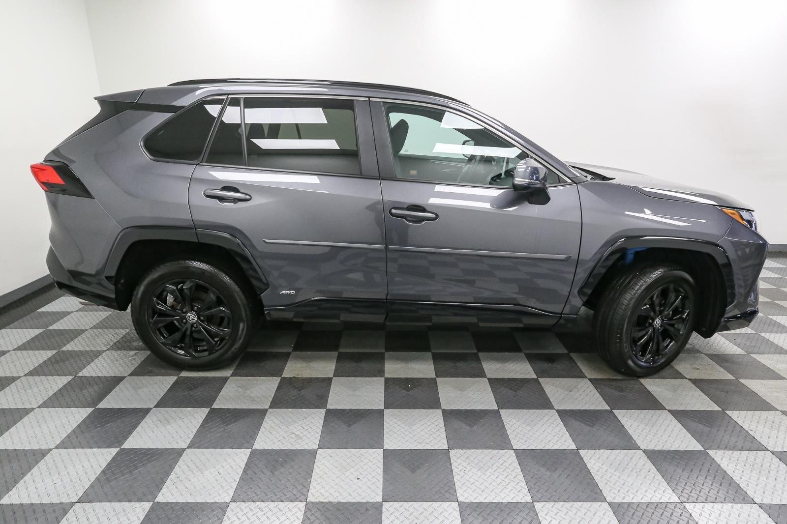 2022 Toyota RAV4 Hybrid SE photo 7