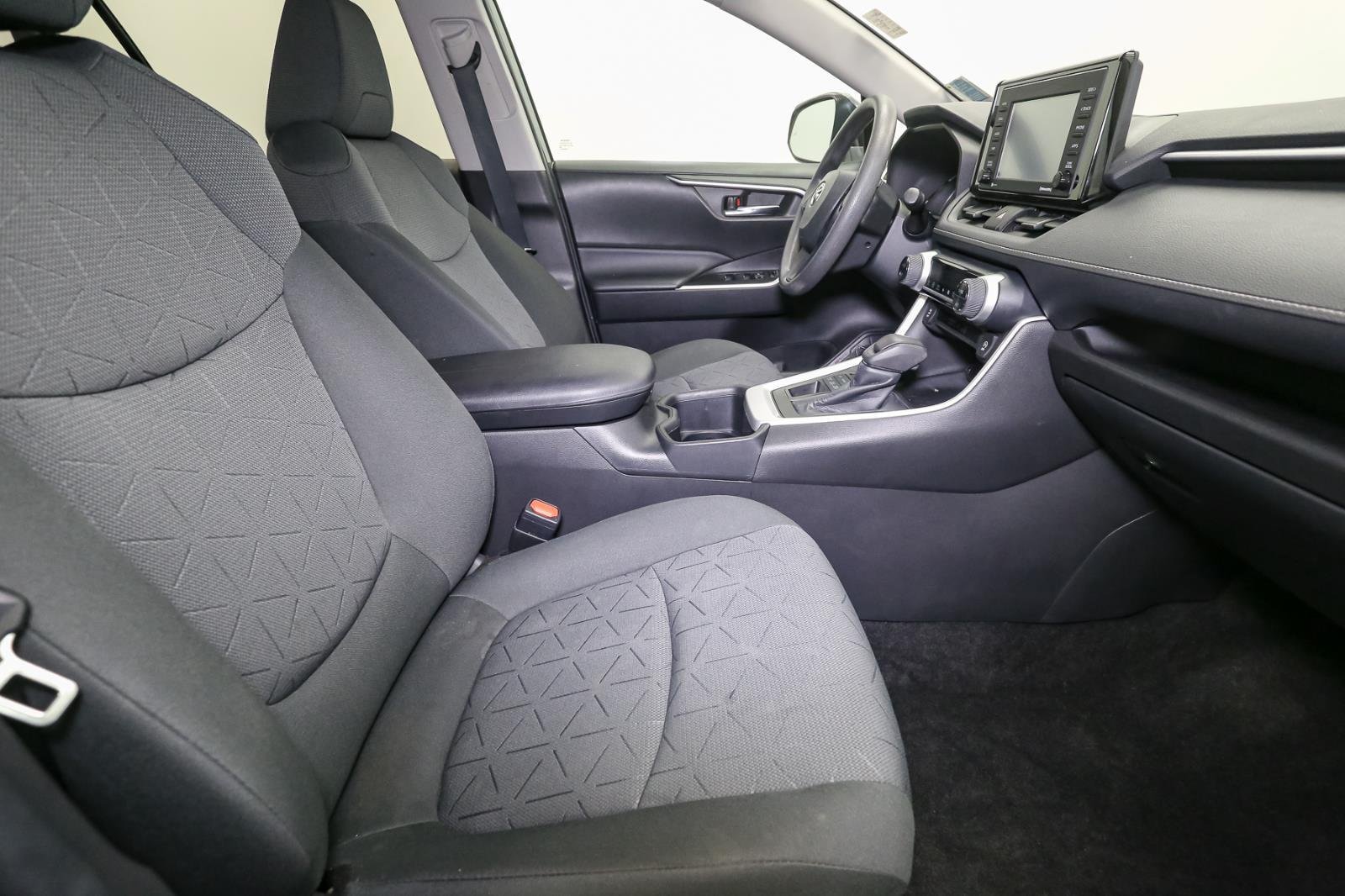 2022 Toyota RAV4 XLE photo 13