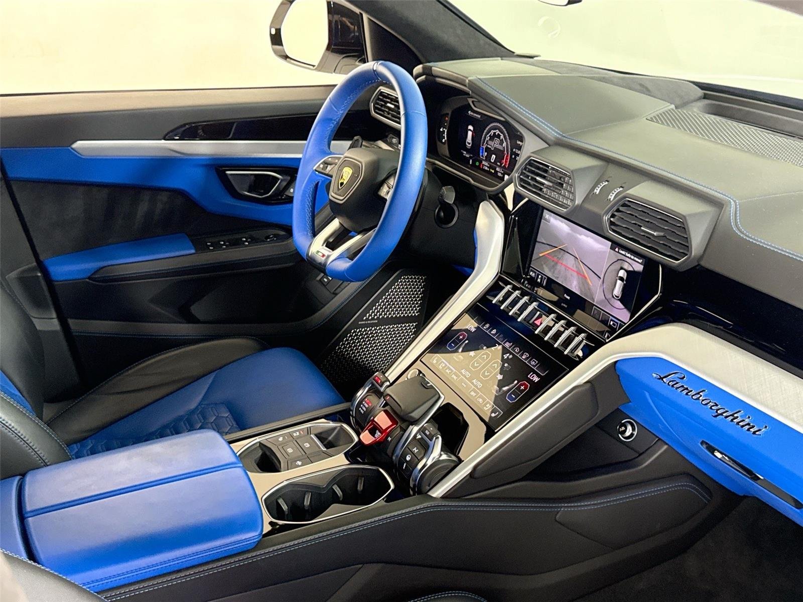 2021 Lamborghini Urus photo 29