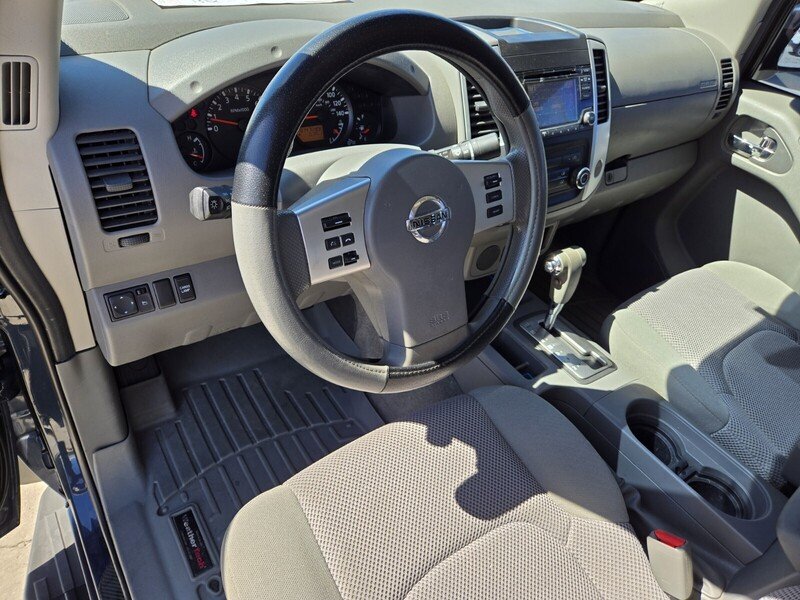 2017 Nissan Frontier SV photo 6