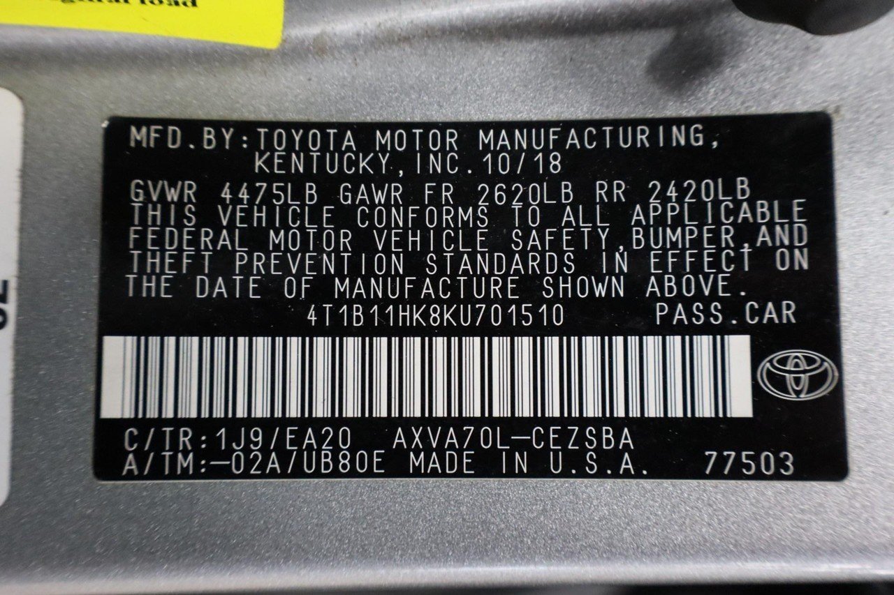 2019 Toyota Camry SE XLE photo 18
