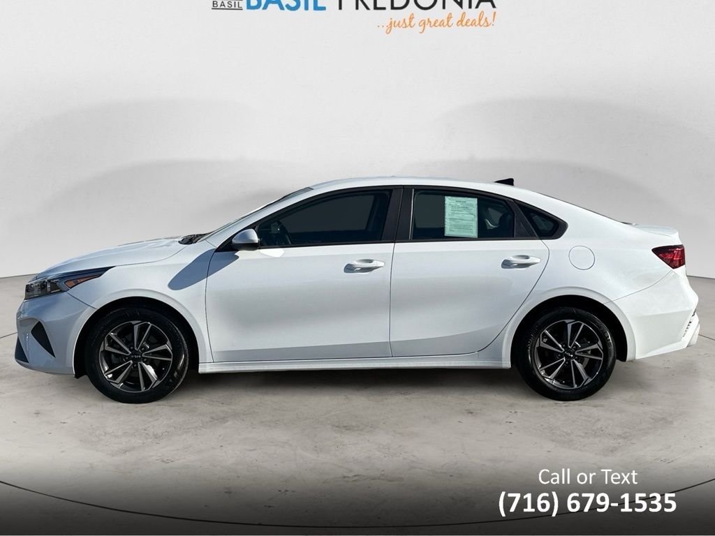 2024 Kia Forte LXS photo 2
