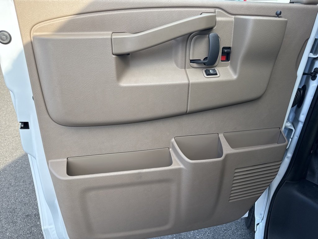2025 Chevrolet Express 3500 Work Van photo 19