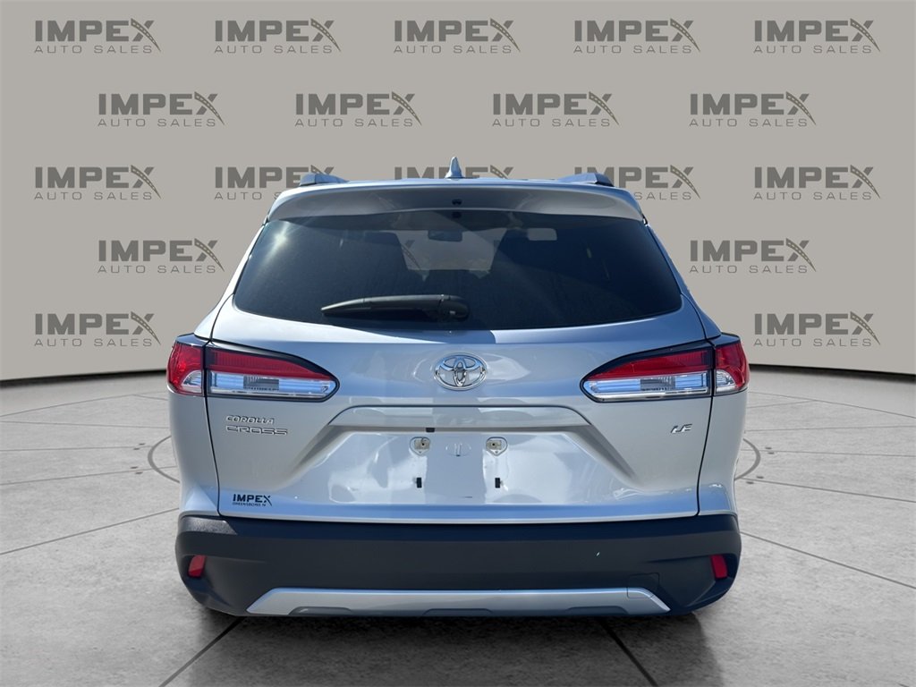 2024 Toyota Corolla Cross LE photo 4