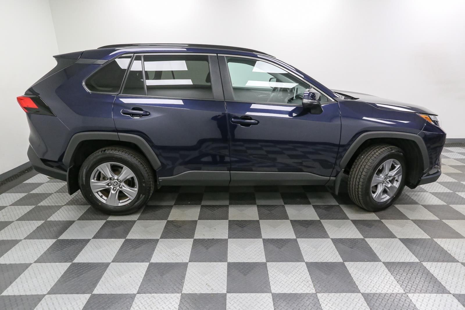 2024 Toyota RAV4 XLE photo 7
