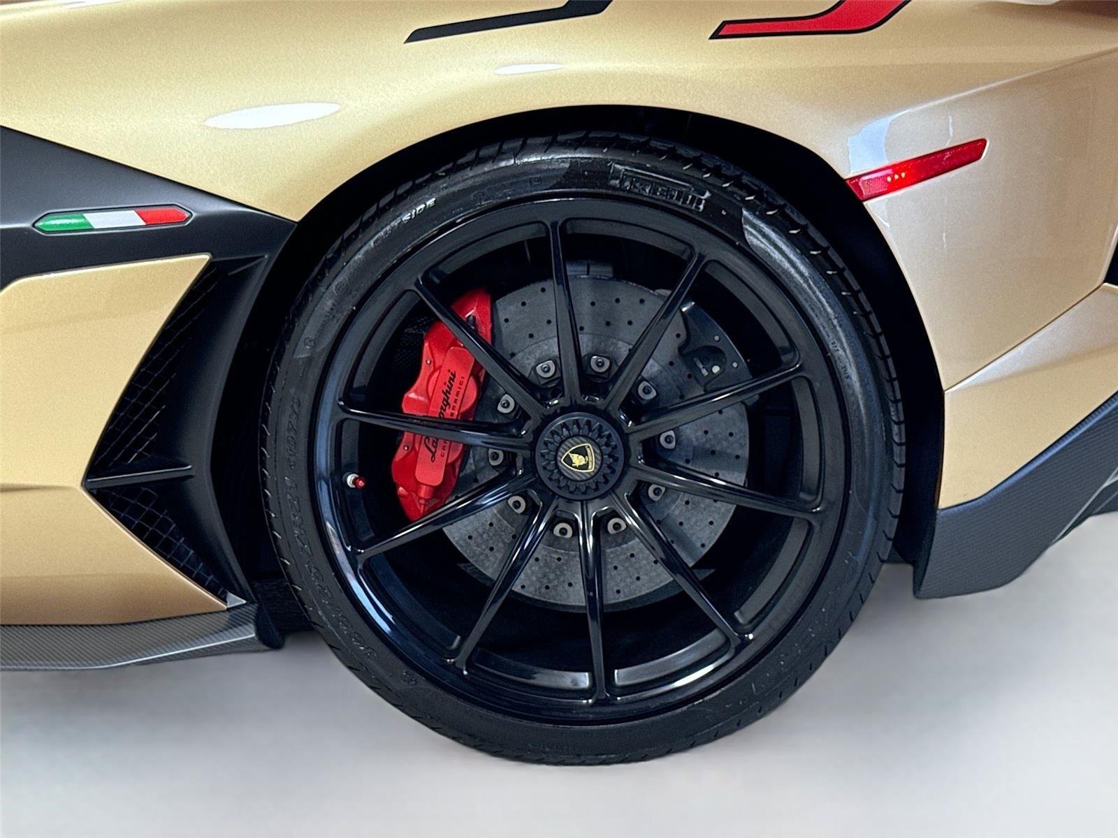 2019 Lamborghini Aventador SVJ photo 34