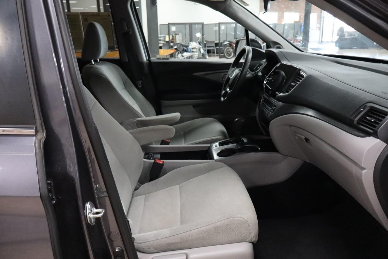 2019 Honda Pilot EX photo 23