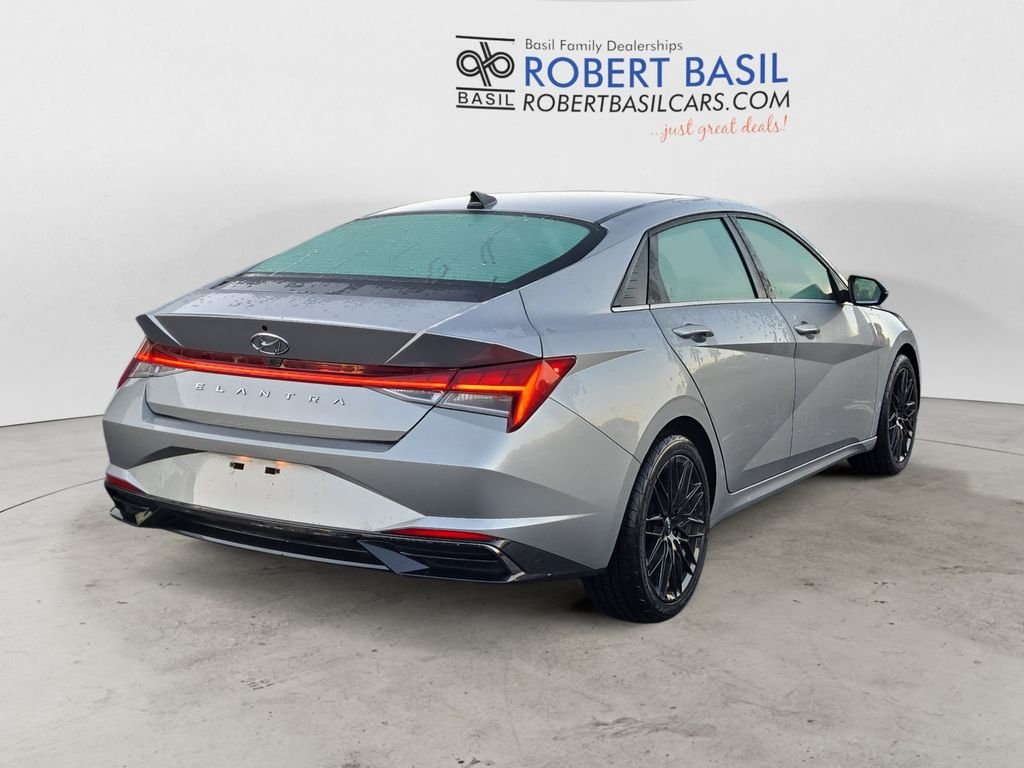 2022 Hyundai Elantra SEL photo 4