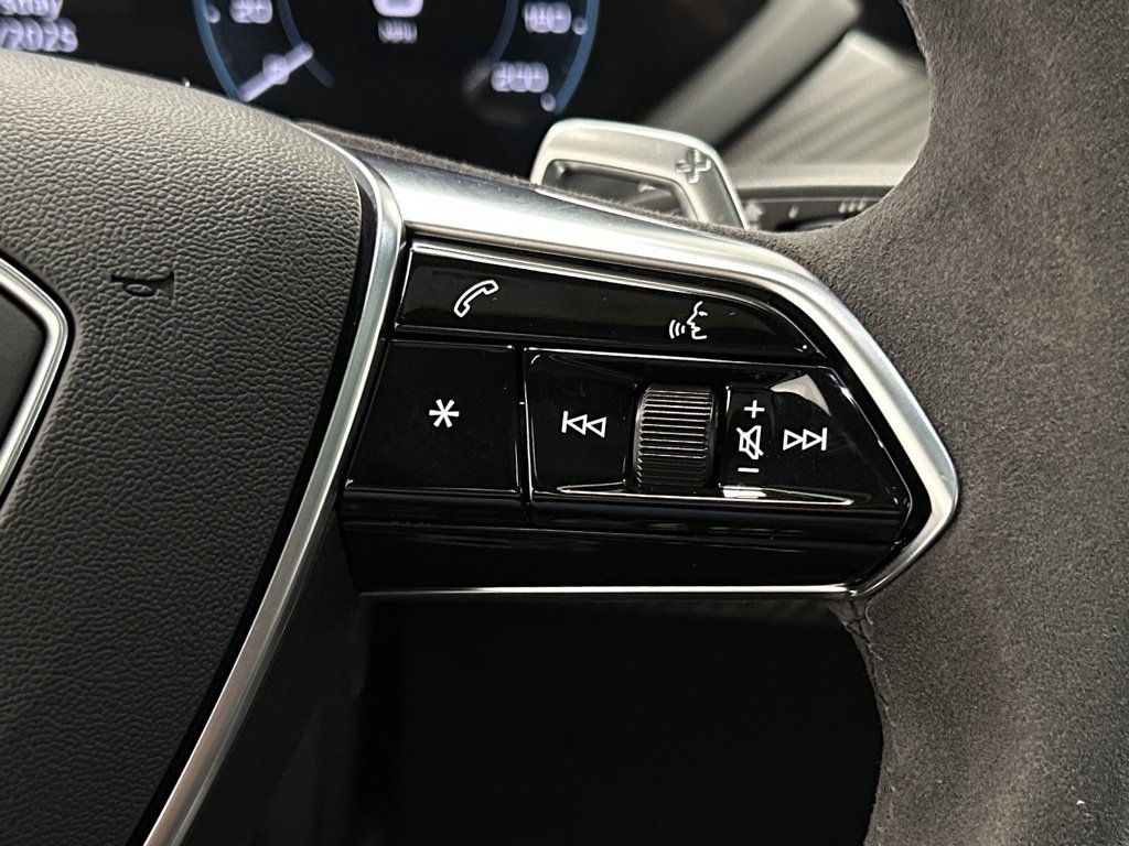 2022 Audi e-tron GT Premium Plus photo 26