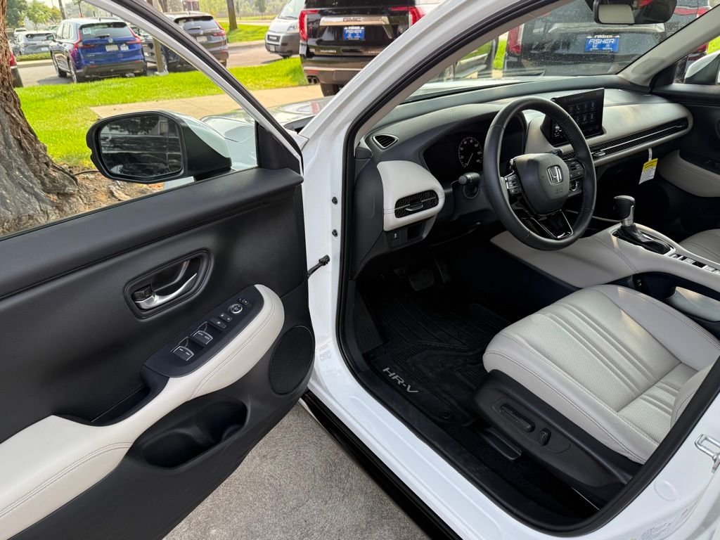 2025 Honda HR-V EX-L photo 14