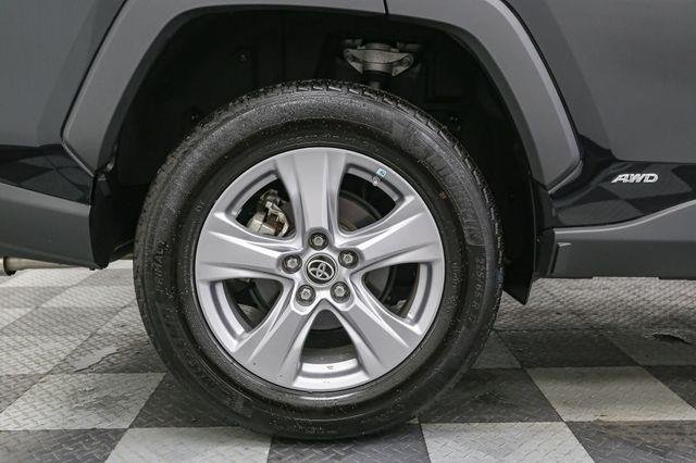 2022 Toyota RAV4 Hybrid LE photo 13