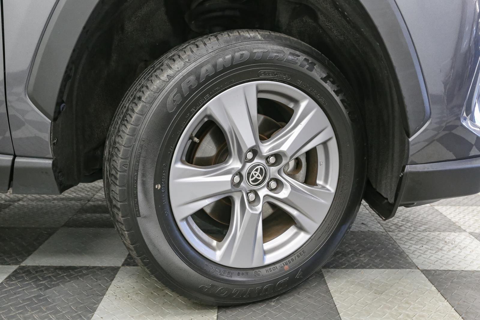 2022 Toyota RAV4 XLE photo 11