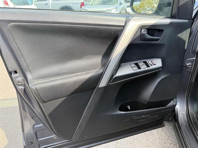 2017 Toyota RAV4 LE photo 25