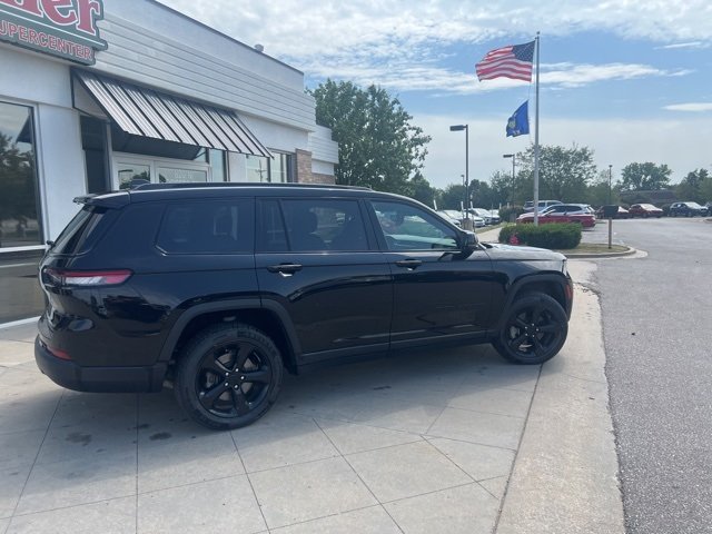 2021 Jeep Grand Cherokee Altitude photo 2