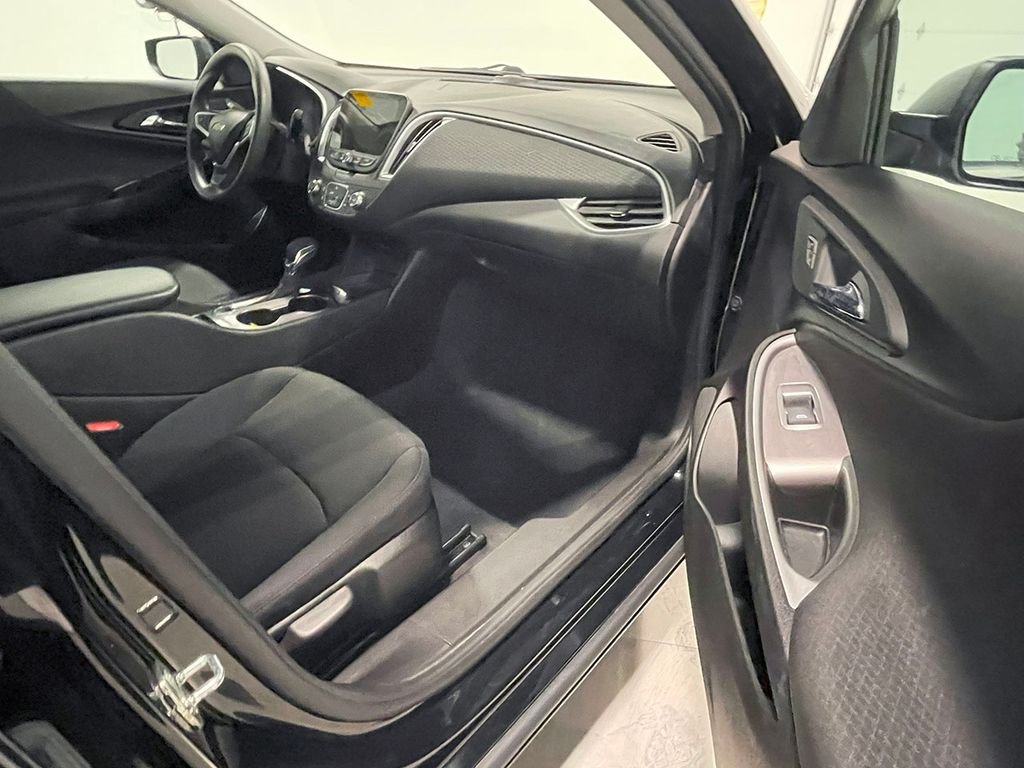 2022 Chevrolet Malibu LS photo 19