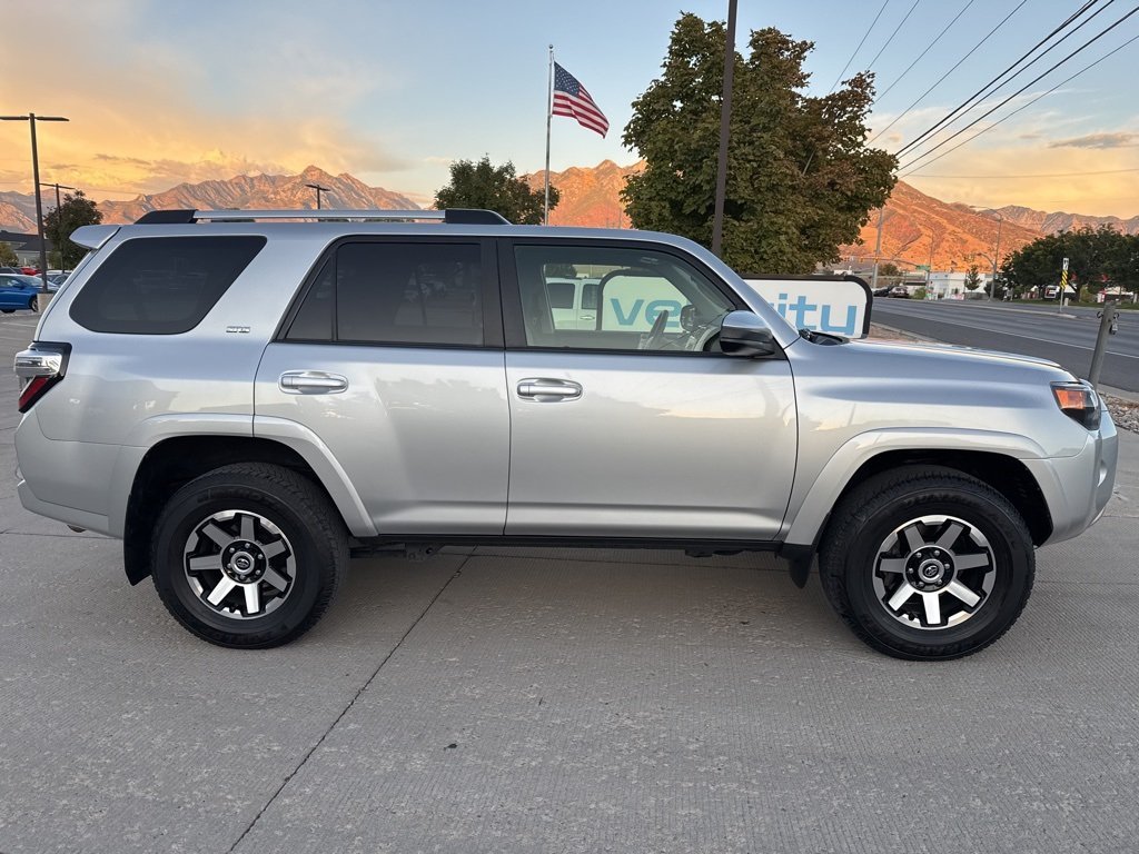2022 Toyota 4Runner SR5 photo 2