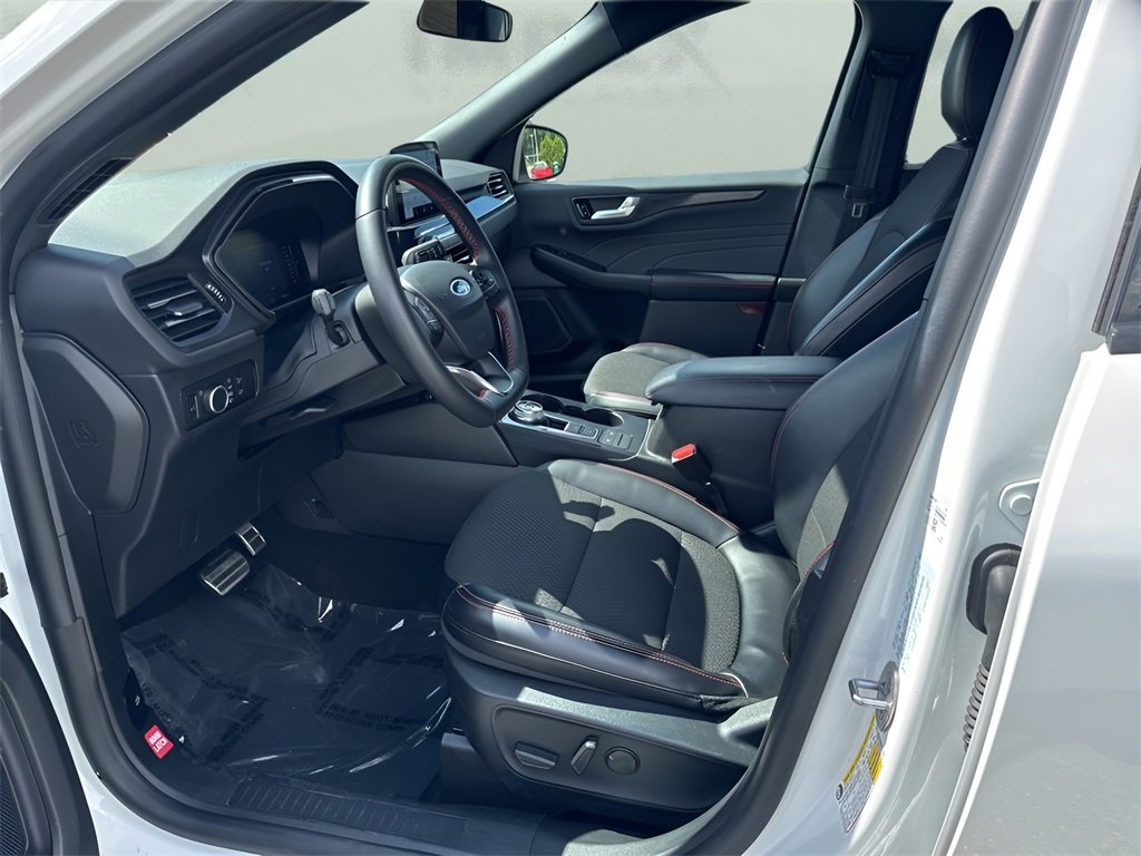 2024 Ford Escape ST-Line photo 9
