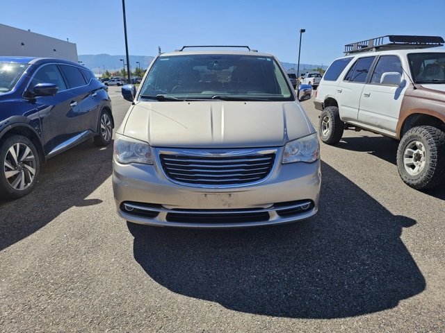 2014 Chrysler Town & Country photo 2