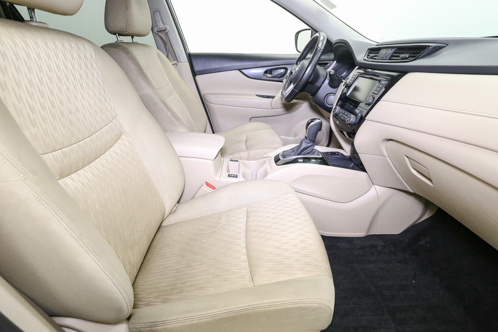 2019 Nissan Rogue SV photo 15