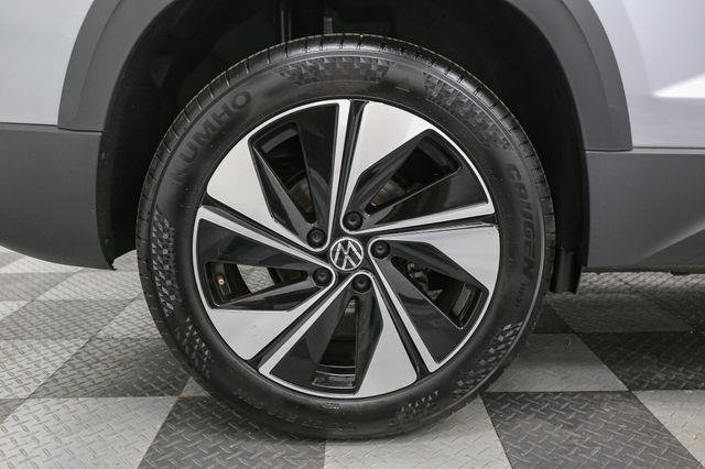 2024 Volkswagen Taos SE photo 14