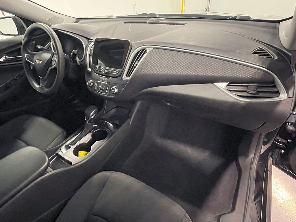 2022 Chevrolet Malibu LS photo 21