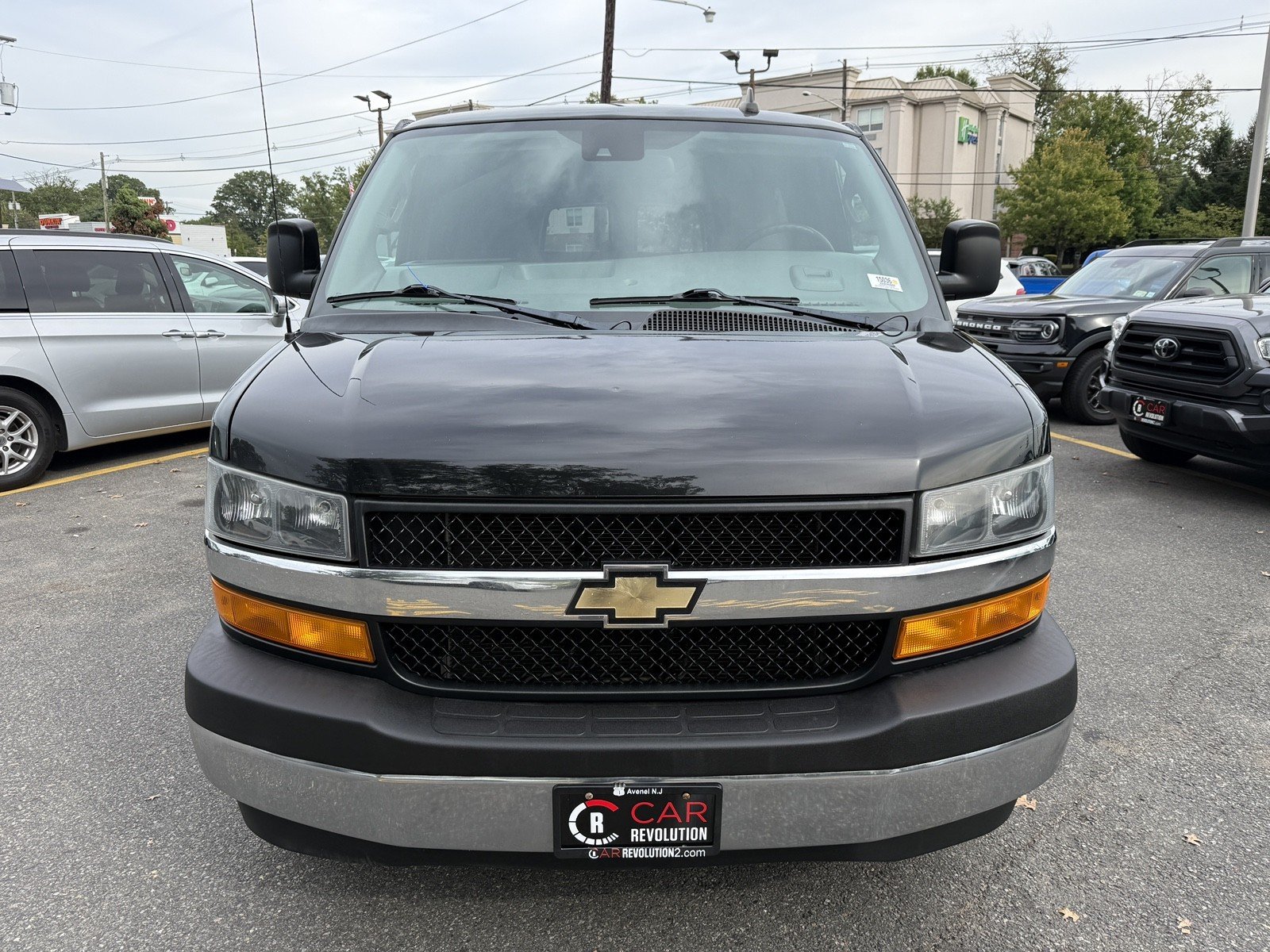 2020 Chevrolet Express Passenger LT 3500 photo 2