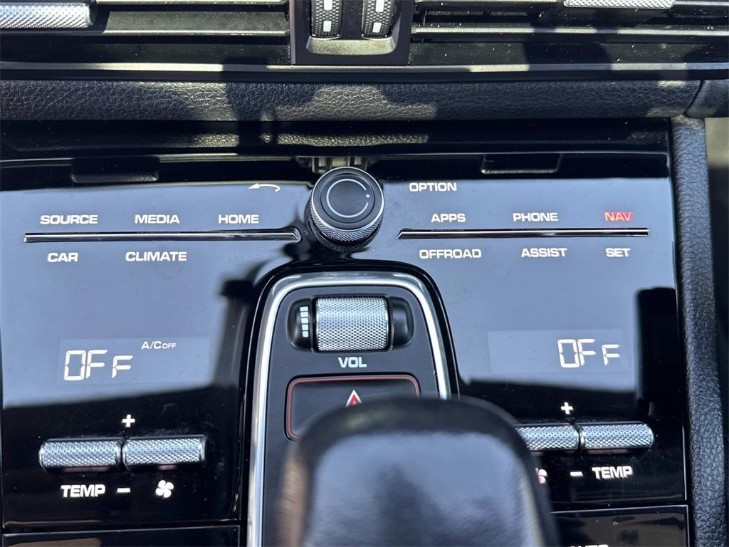 2022 Porsche Cayenne Base photo 19