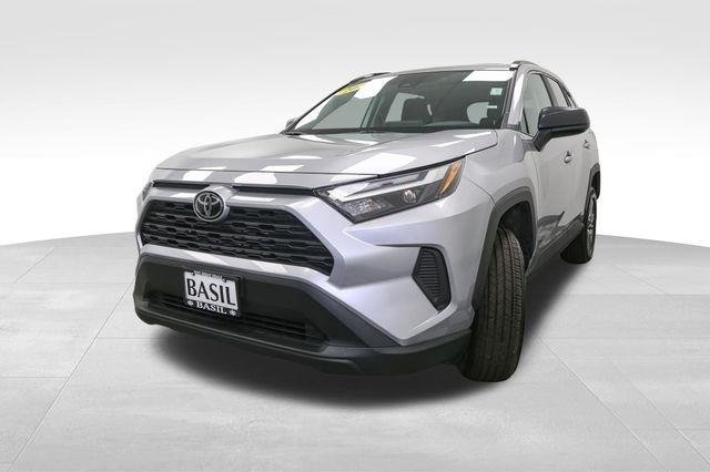 2025 Toyota RAV4 Hybrid LE photo 4