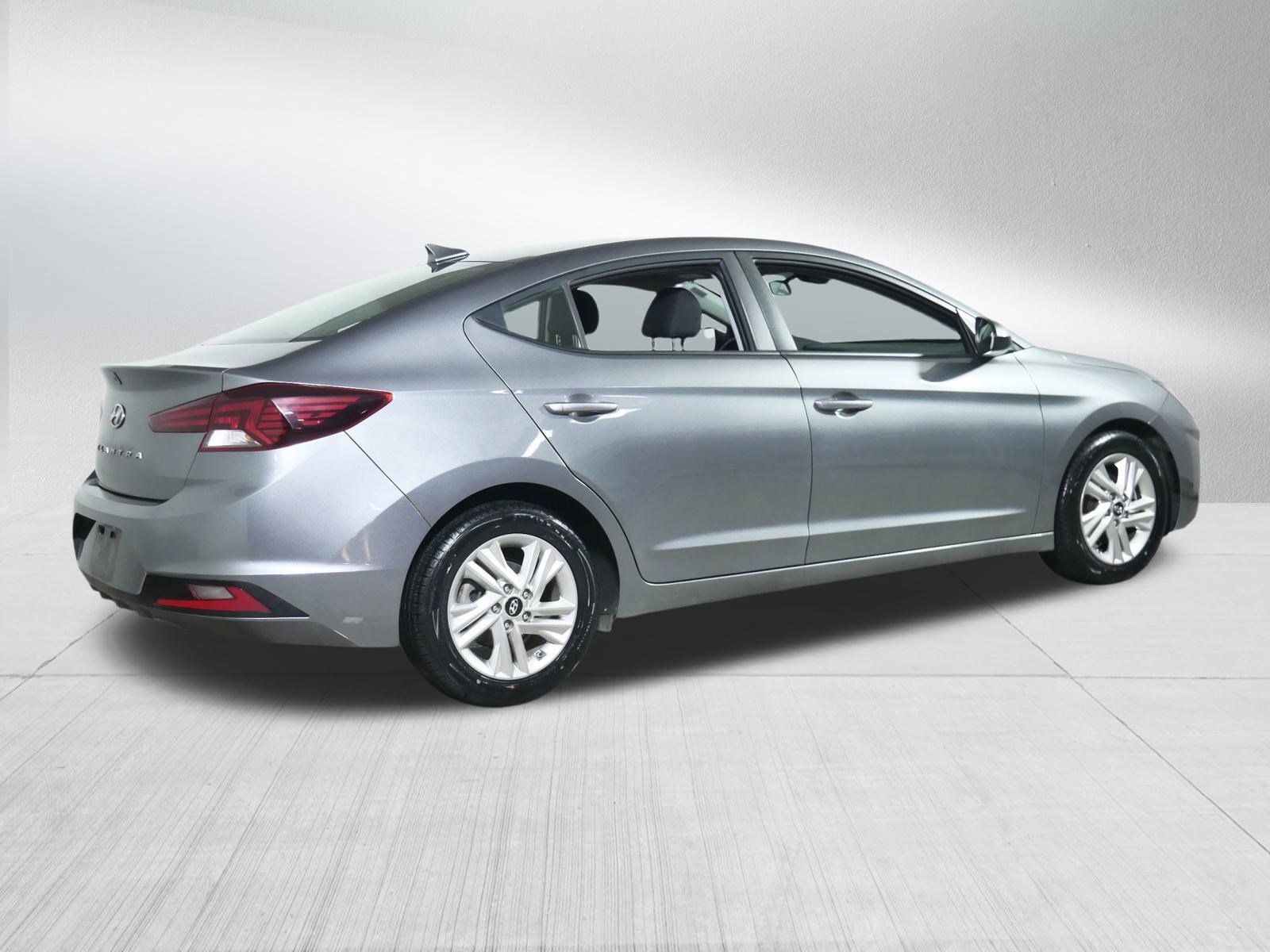 2020 Hyundai Elantra SEL photo 7