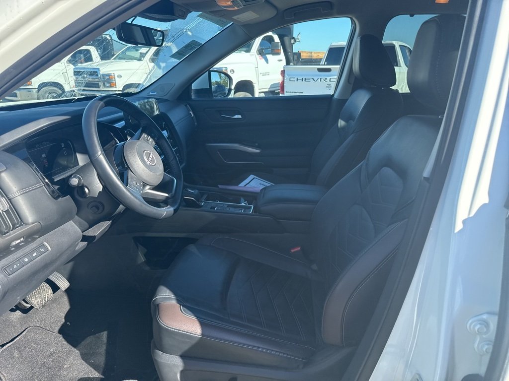 2024 Nissan Pathfinder Platinum photo 4