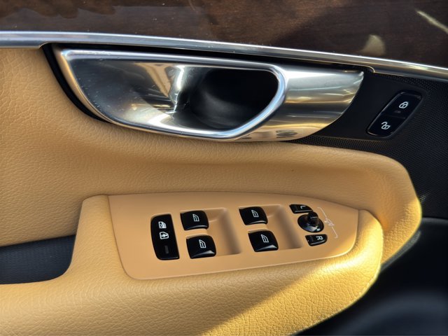 2017 Volvo XC90 Momentum photo 11