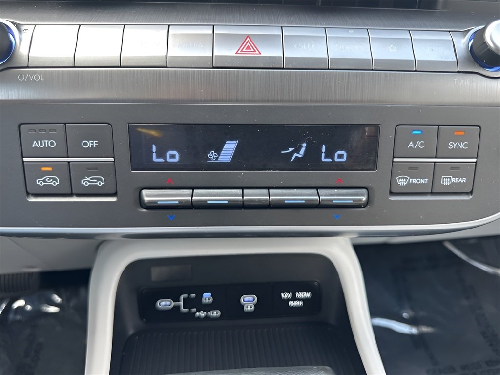 2025 Hyundai Kona SEL photo 18