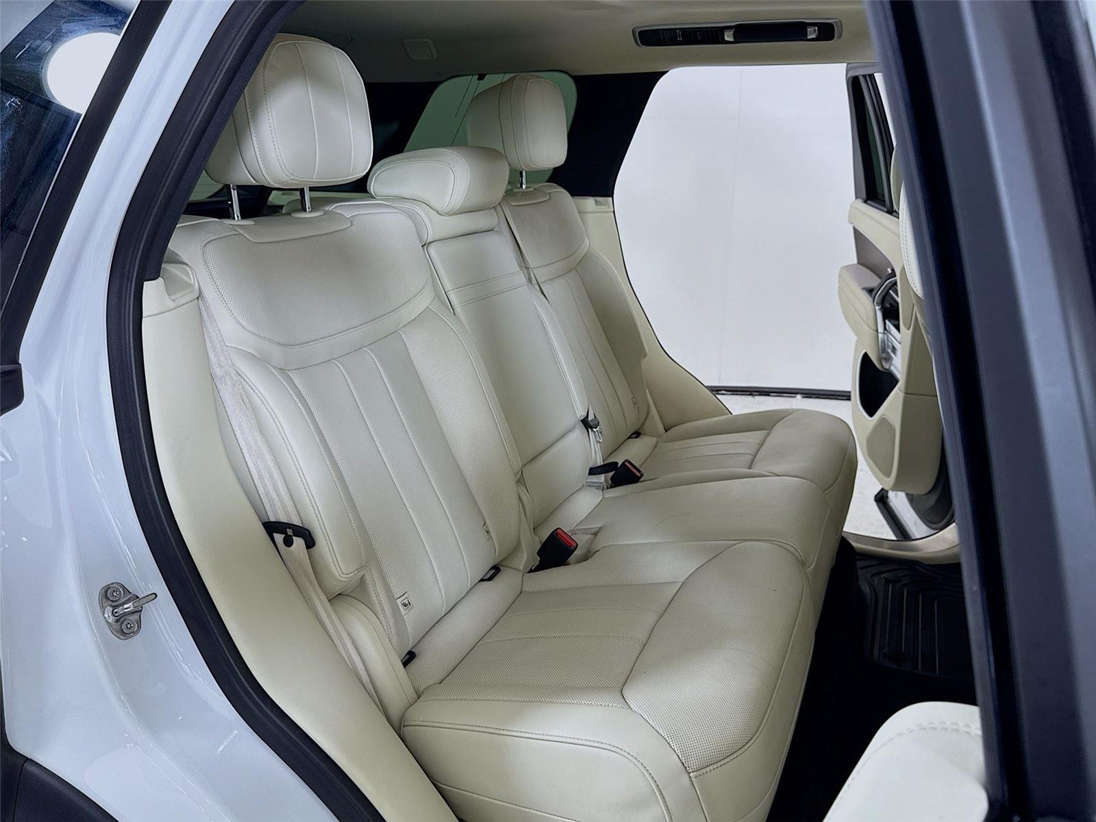 2024 Land Rover Range Rover SE SV photo 25