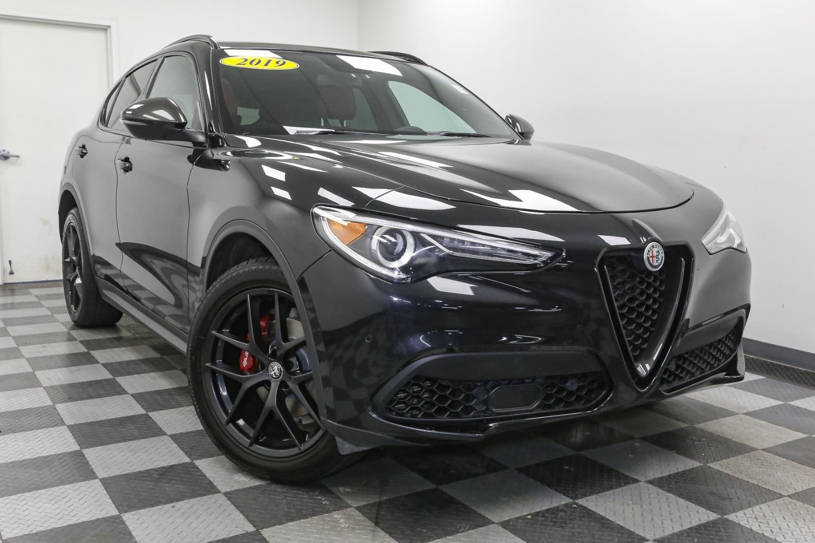 2019 Alfa Romeo Stelvio Ti Sport photo 2